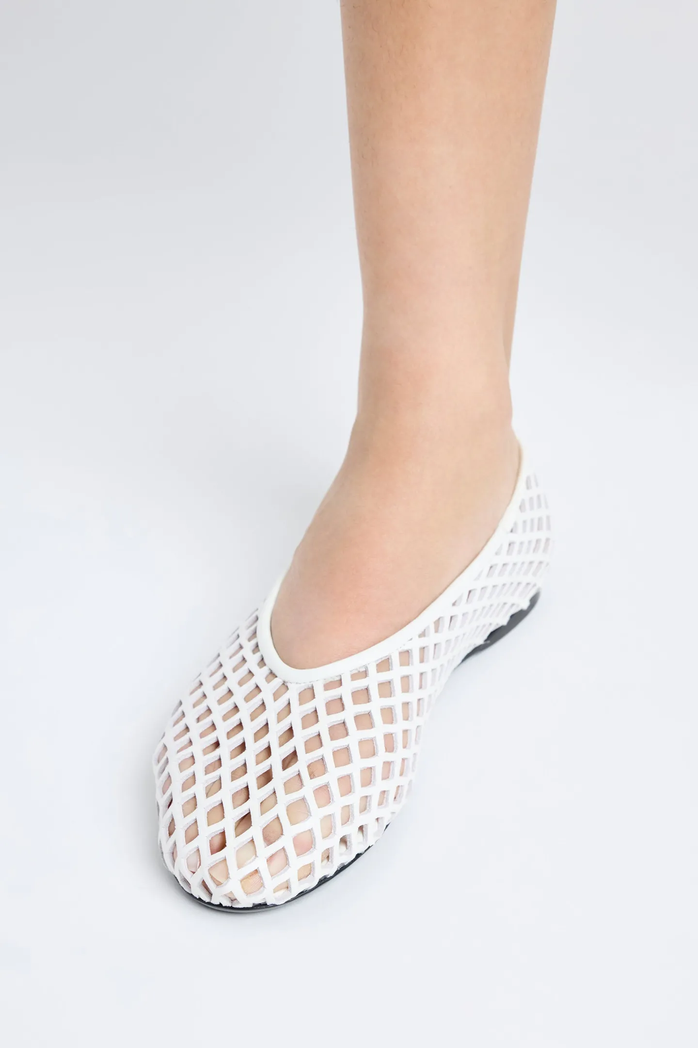 ballerinas_tee_perforated_1.webp Proenza Schouler Loafer & Ballerinas<Ballerinas Tee Perforated in Ivory