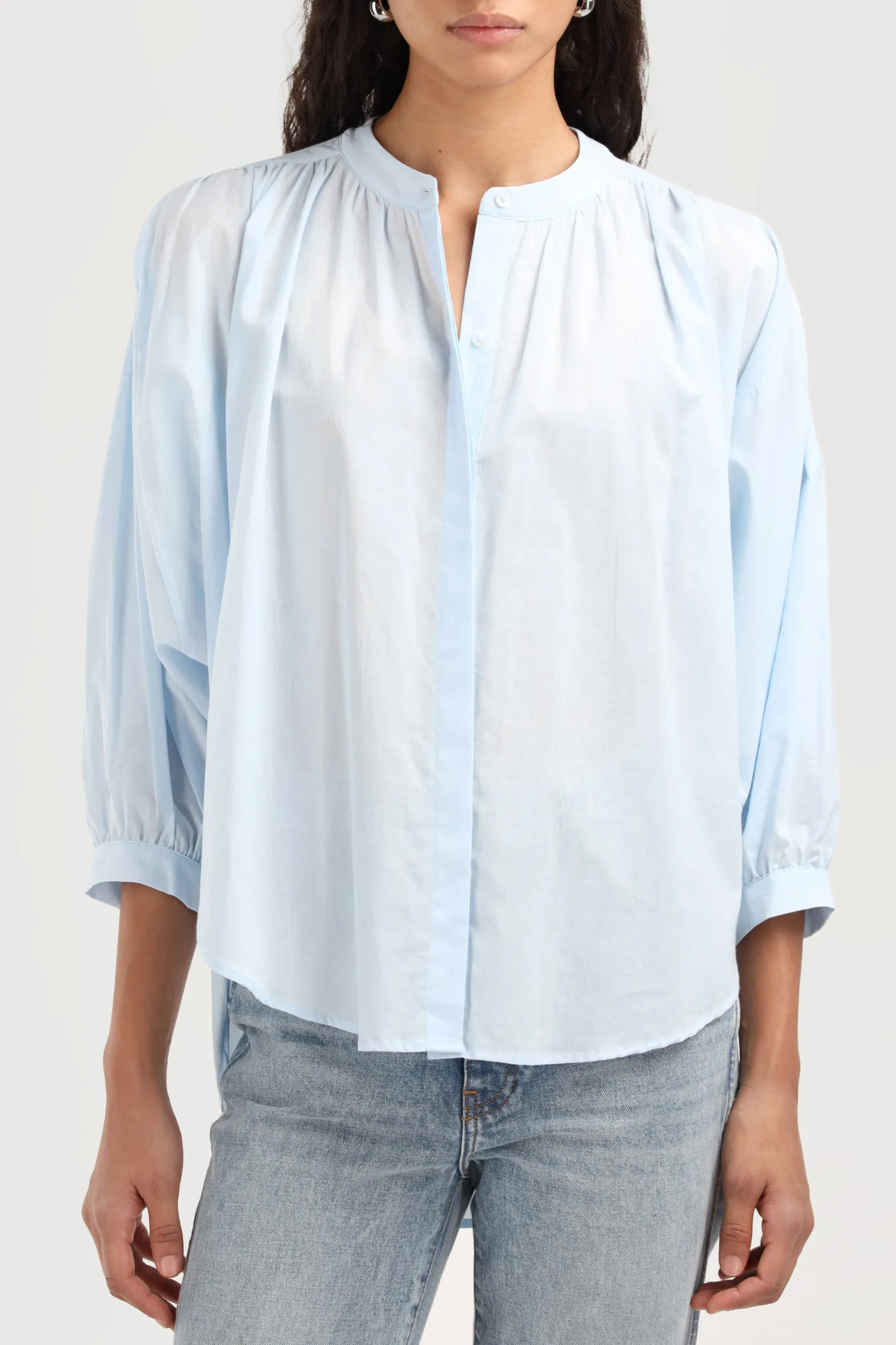 bluse_antibes_in_light_bl_2.webp Ladneri Blusen & Tops<Bluse Antibes in Light Blue