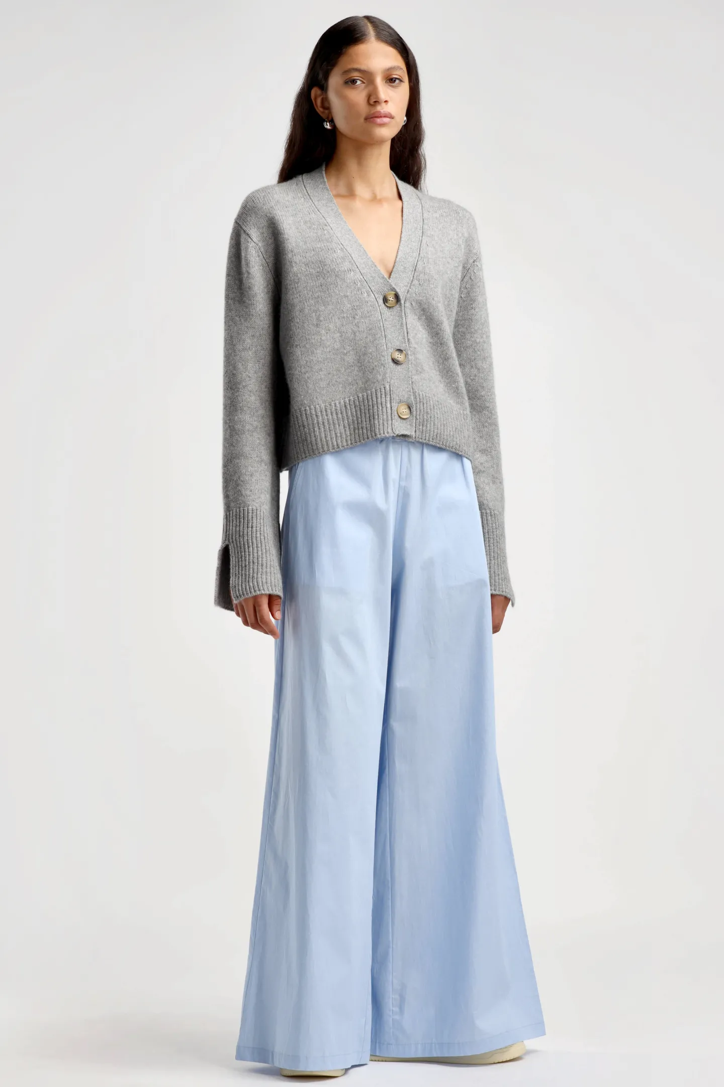 cardigan_paix_in_light_gr_1.webp Ladneri Strickjacken<Cardigan Paix in Light Grey