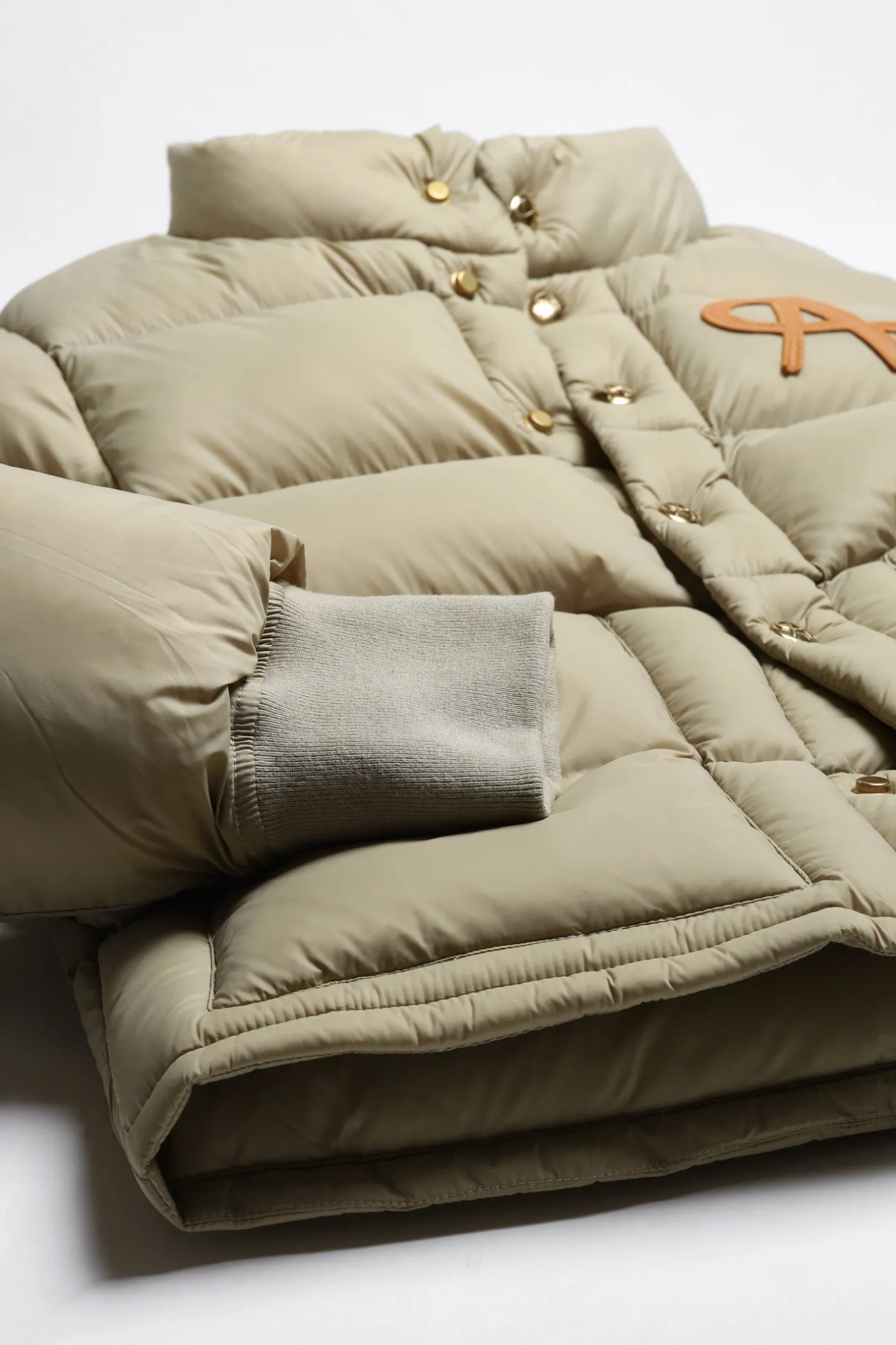 daunenjacke_saint_honore__4.webp Ladneri Jacken & Westen<Daunenjacke Saint Honore in Beige