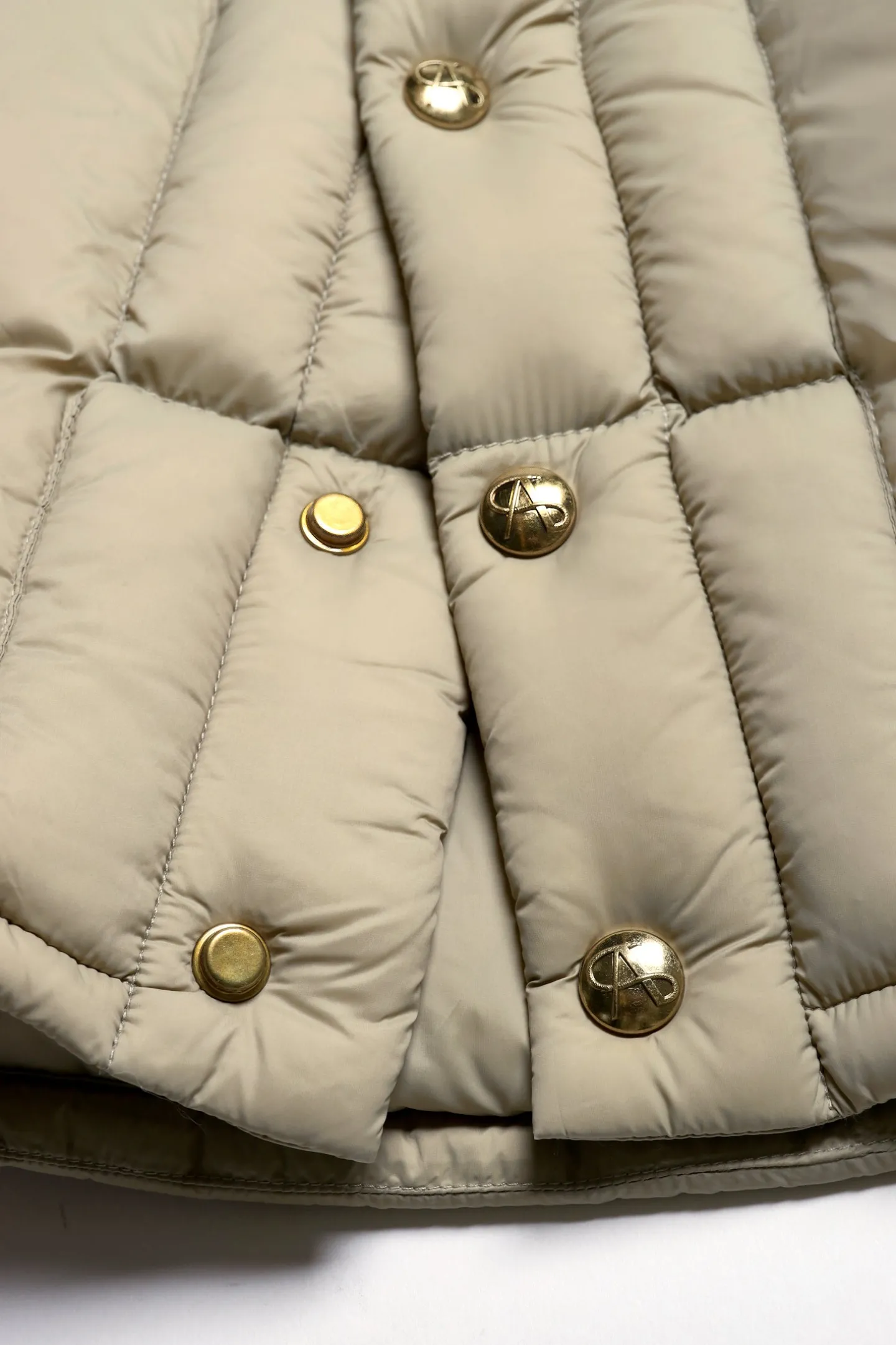 daunenjacke_saint_honore__6.webp Ladneri Jacken & Westen<Daunenjacke Saint Honore in Beige