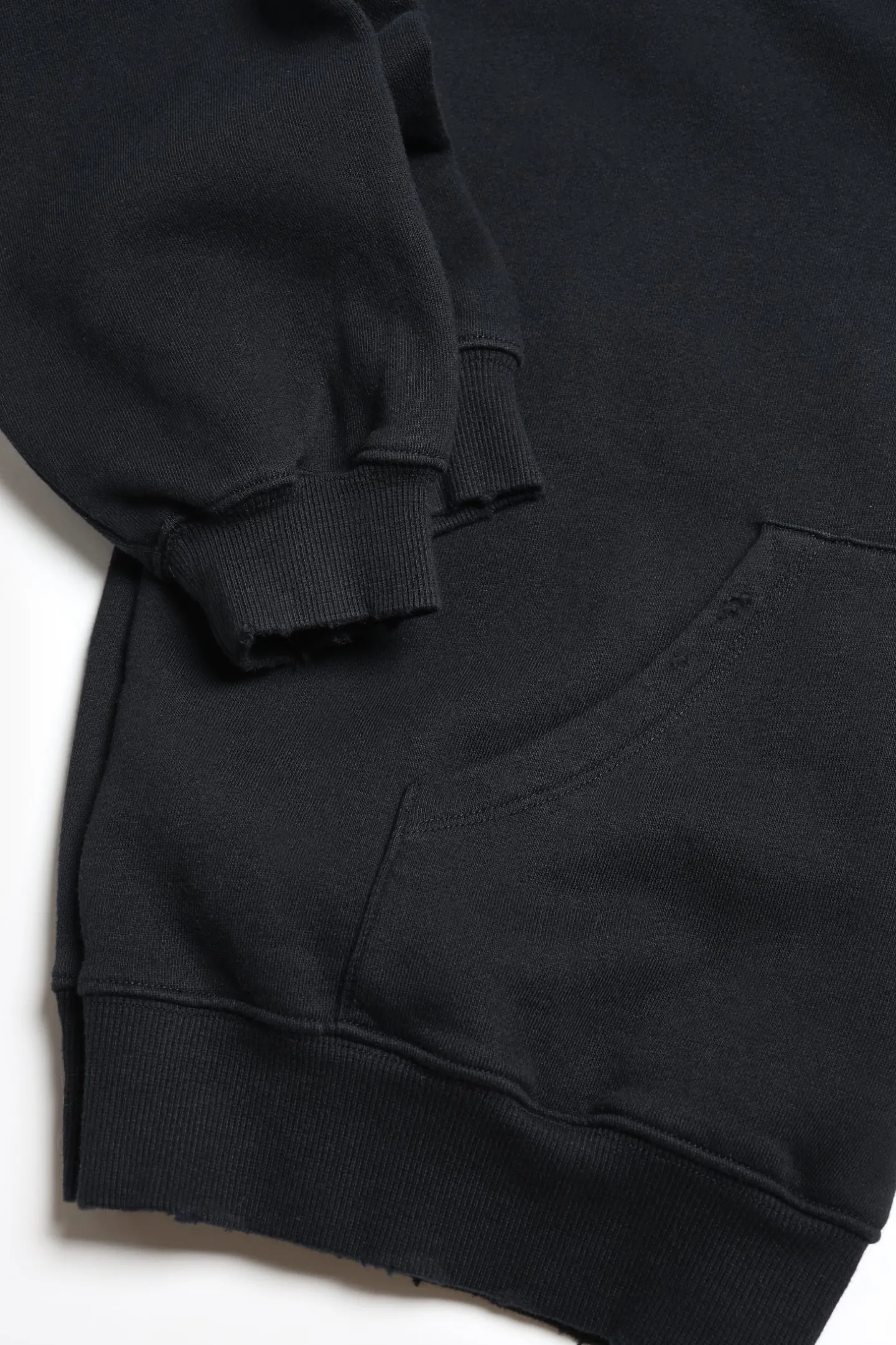 hoodie_clichy_in_schwarz_9.webp Ladneri Hoodies & Sweatshirts<Hoodie Clichy in Schwarz