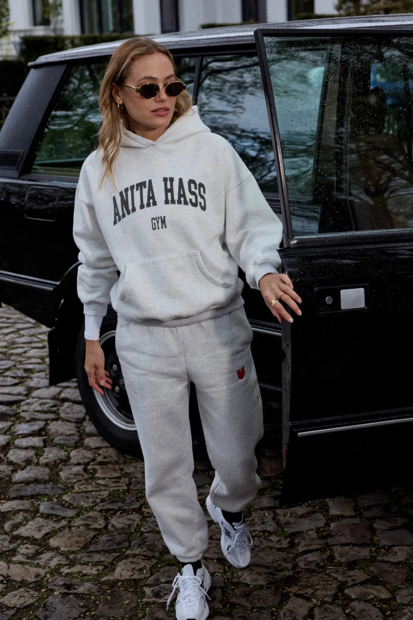 hoodie_logo_in_vintage_gr_1.webp Anita Hass Gym Hoodies & Sweatshirts<Hoodie 'Logo' in Vintage Grey