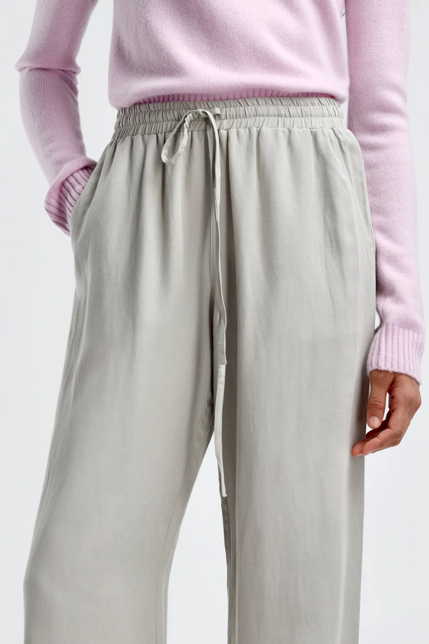 hose_chambord_soft_linen__2.webp Ladneri Hosen & Jumpsuits<Hose Chambord Soft Linen in Sage