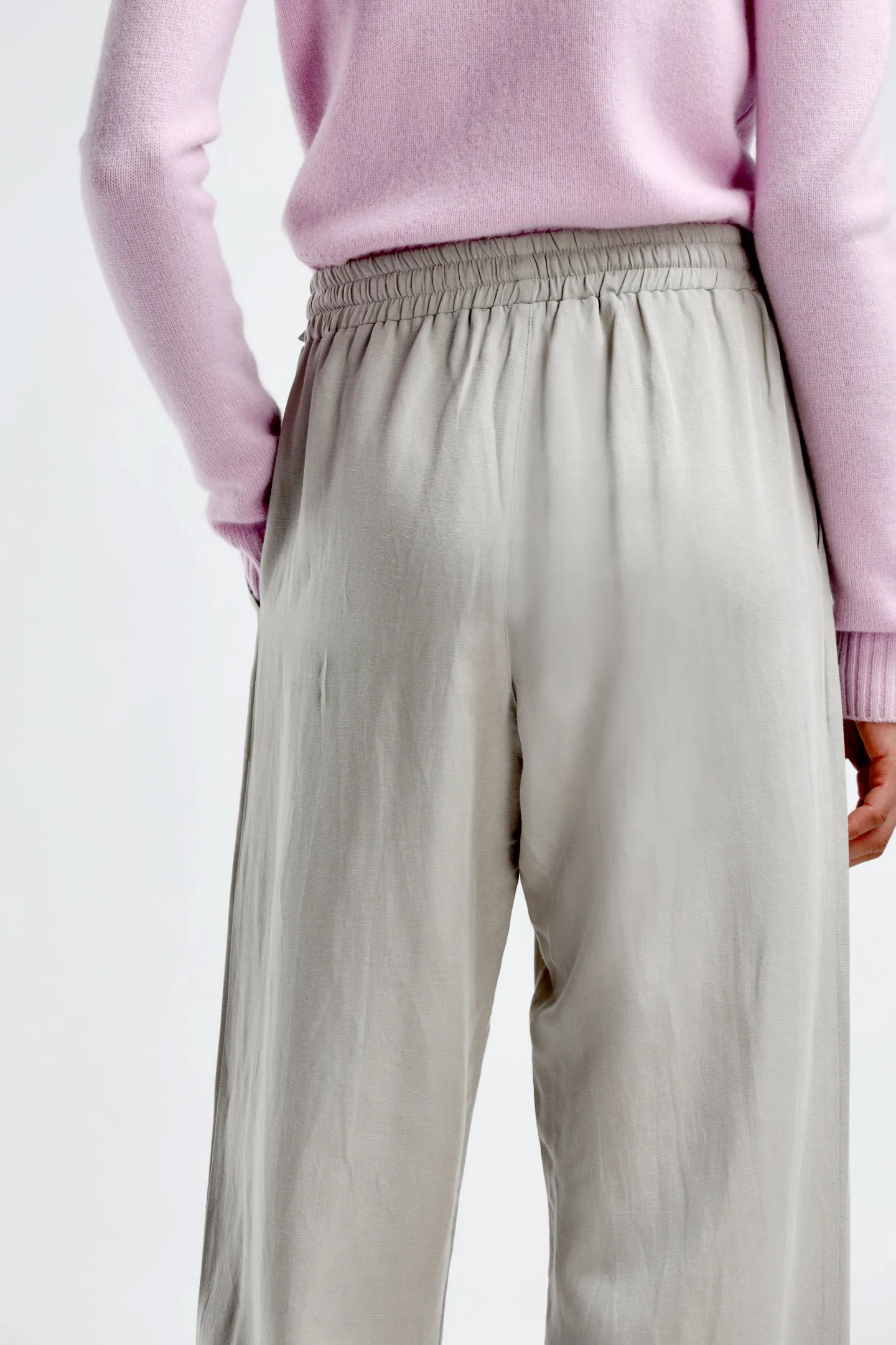 hose_chambord_soft_linen__3.webp Ladneri Hosen & Jumpsuits<Hose Chambord Soft Linen in Sage