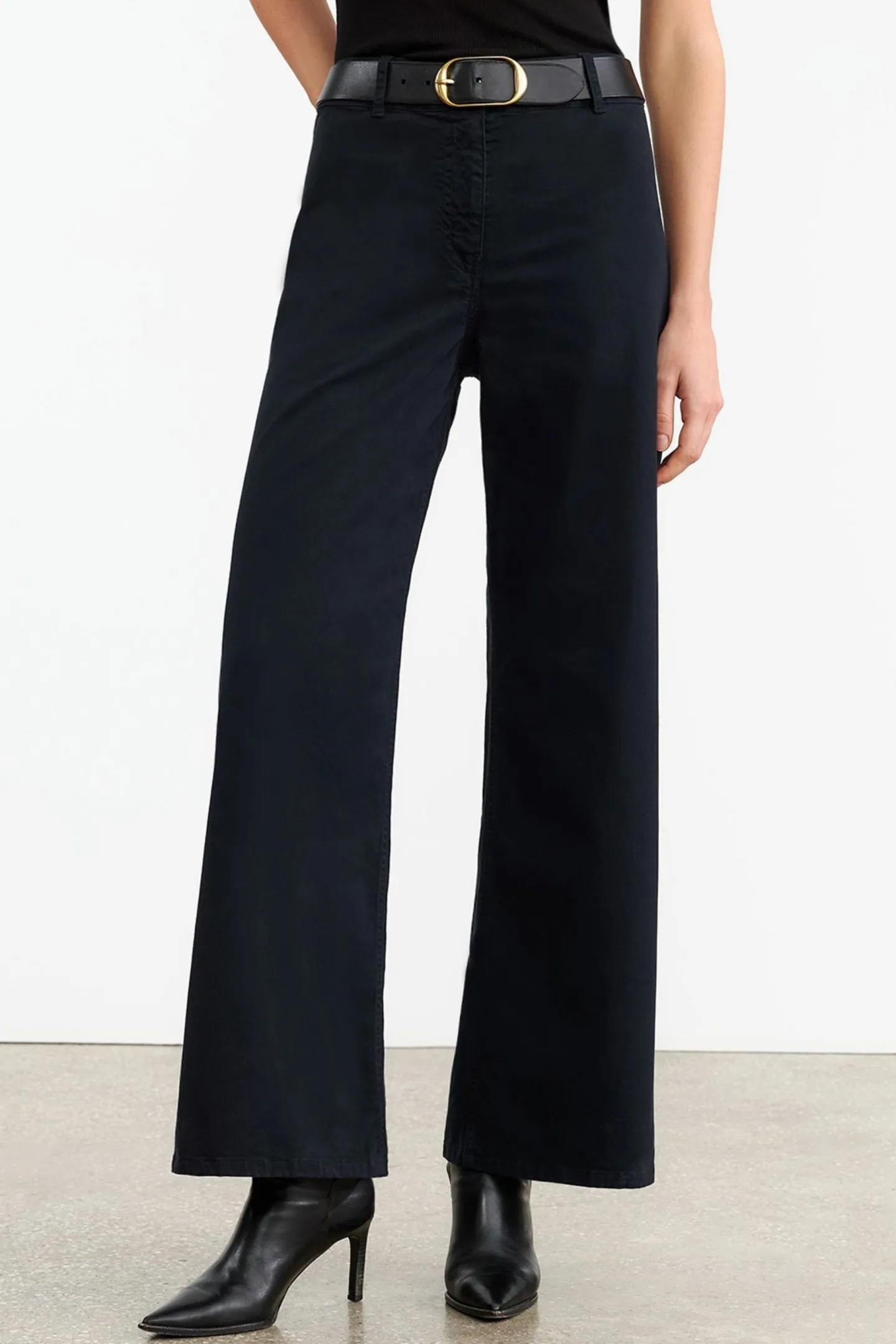 hose_megan_in_midnight_2.webp Nili Lotan Hosen & Jumpsuits<Hose Megan in Midnight