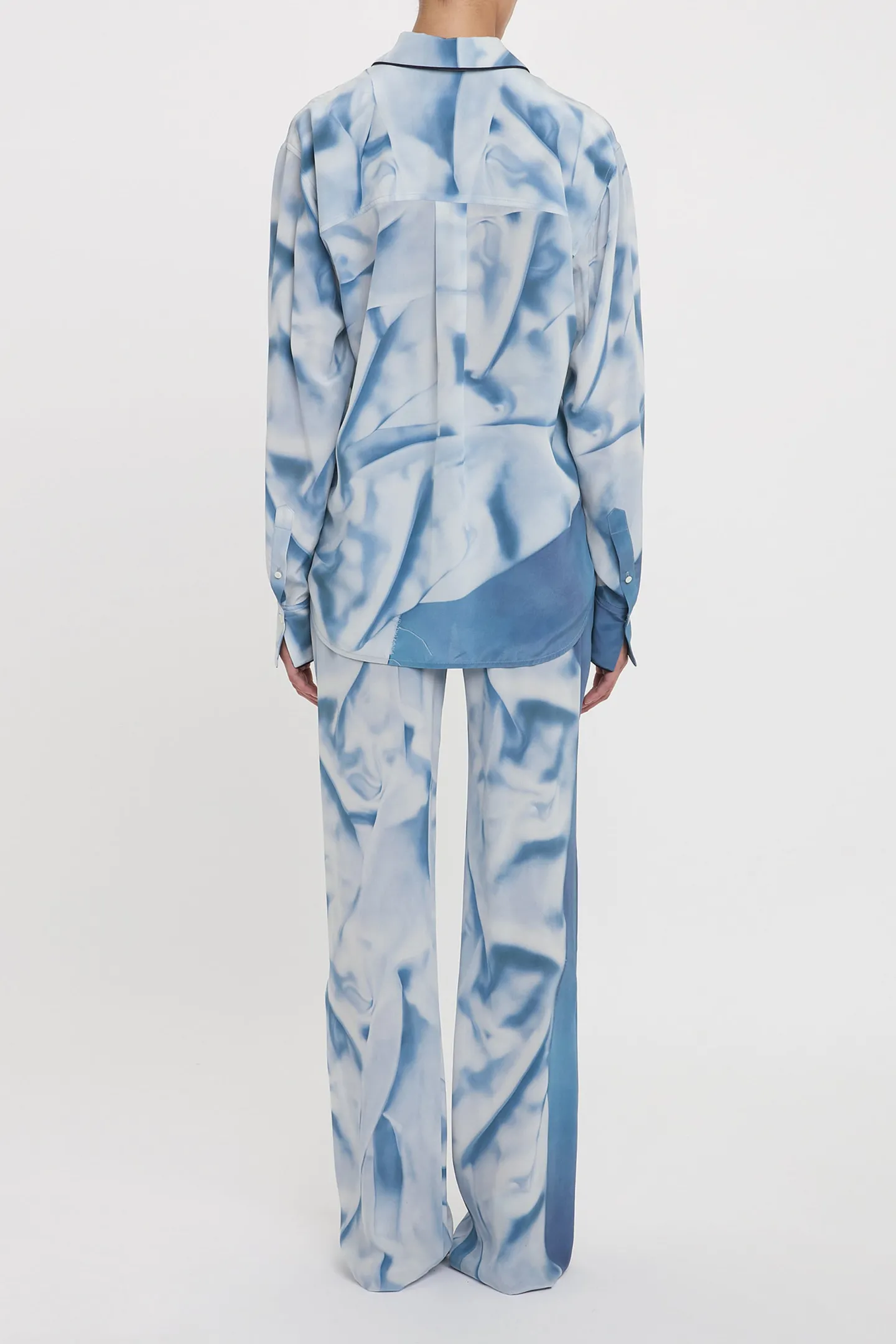 hose_pyjama_in_flowers_ic_3.webp Victoria Beckham Hosen & Jumpsuits<Hose Pyjama in Flowers Ice Blue