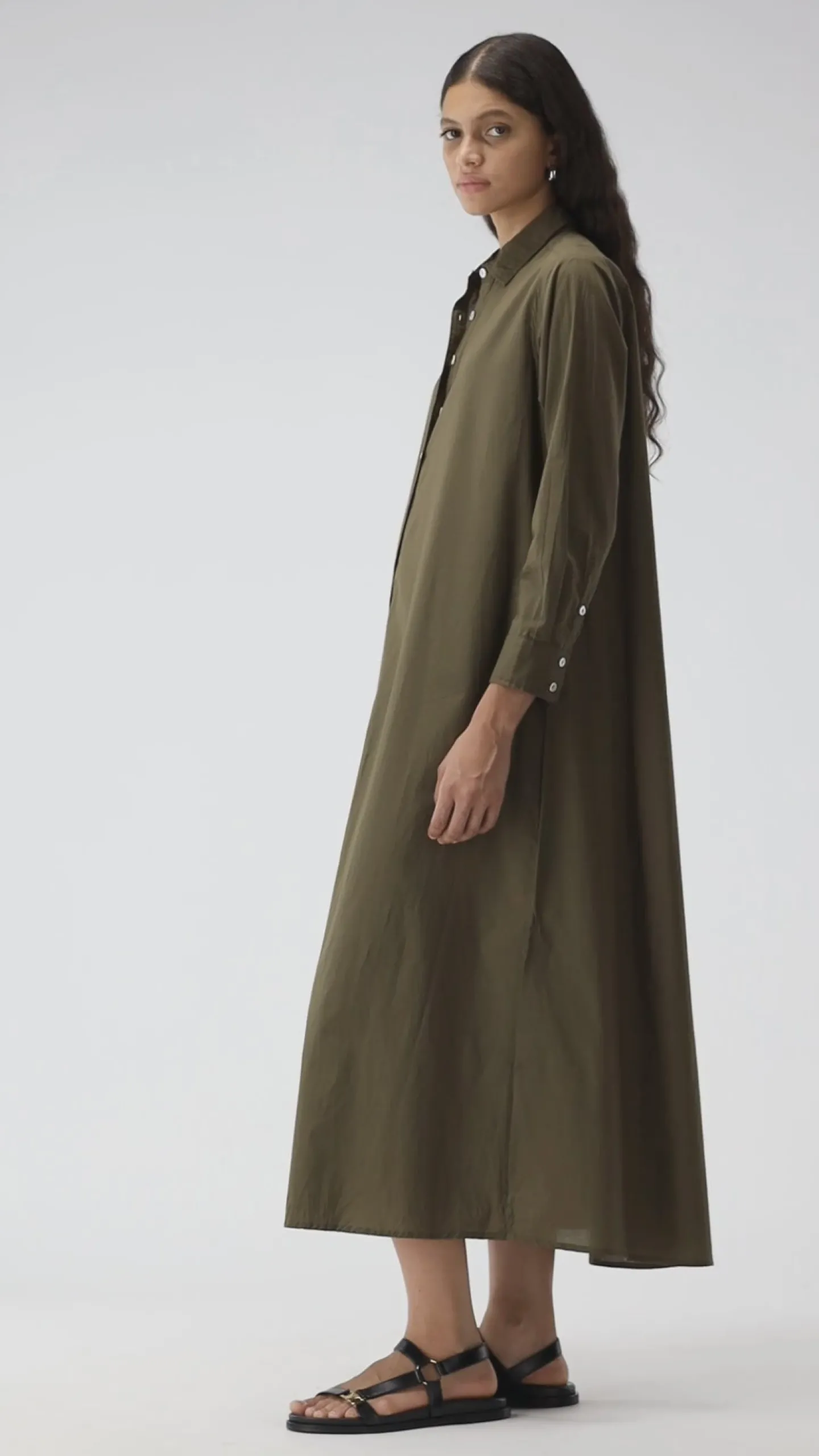 kleid_lavenue_in_oliv_4.webp Ladneri Kleider<Kleid L'Avenue in Oliv