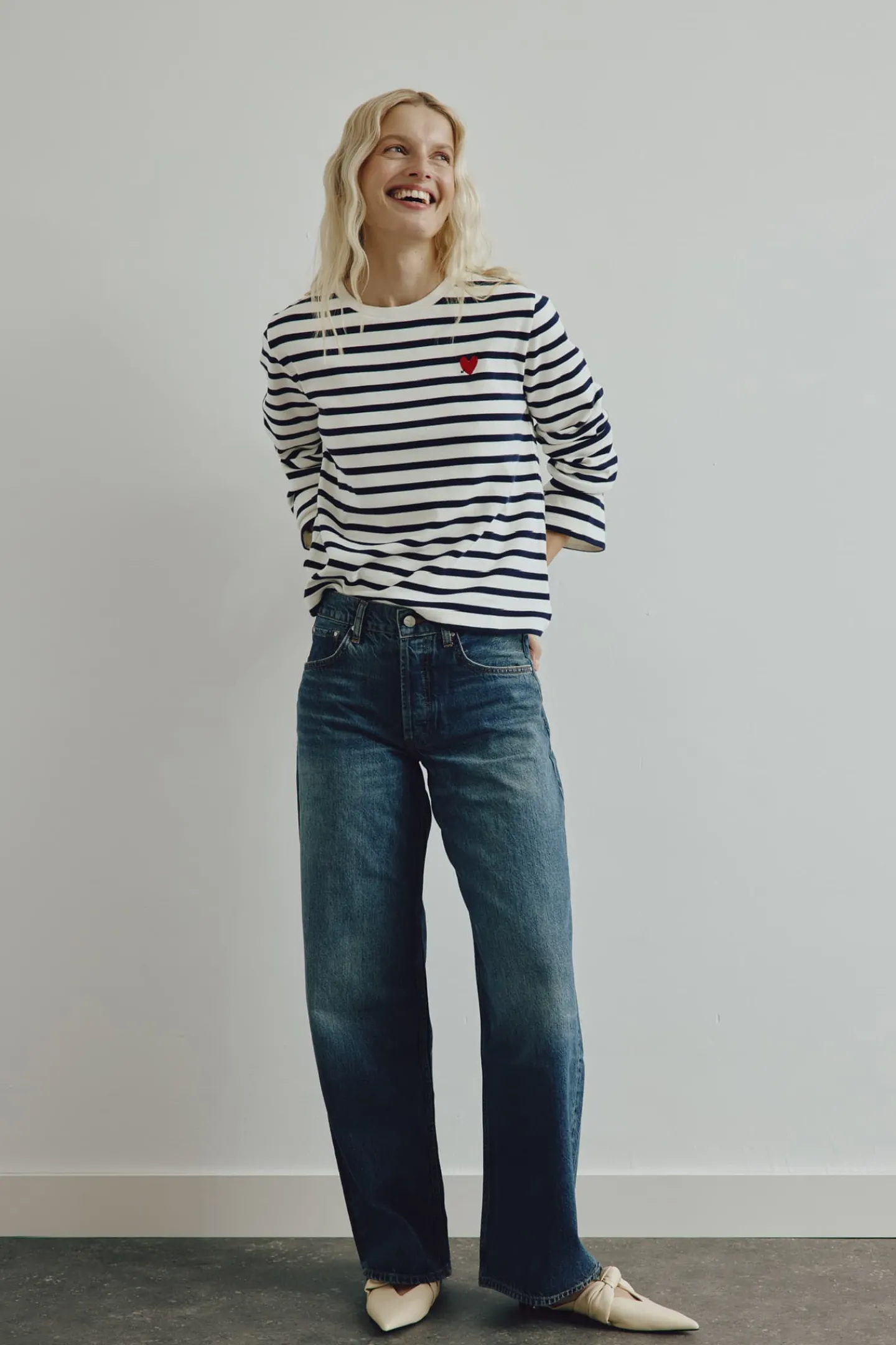 longsleeve_heart_in_navyi_1.webp Anita Hass Shirts, Tank Tops & Longsleeves<Longsleeve 'Heart' in Navy/Ivory