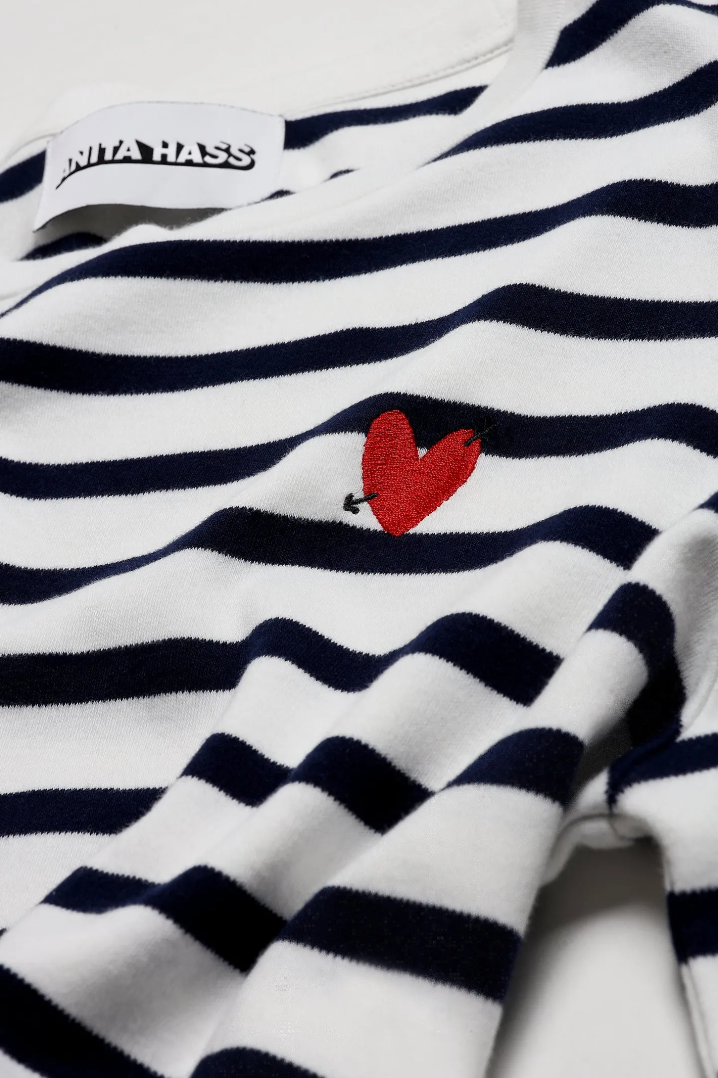 longsleeve_heart_in_navyi_4.webp Anita Hass Shirts, Tank Tops & Longsleeves<Longsleeve 'Heart' in Navy/Ivory