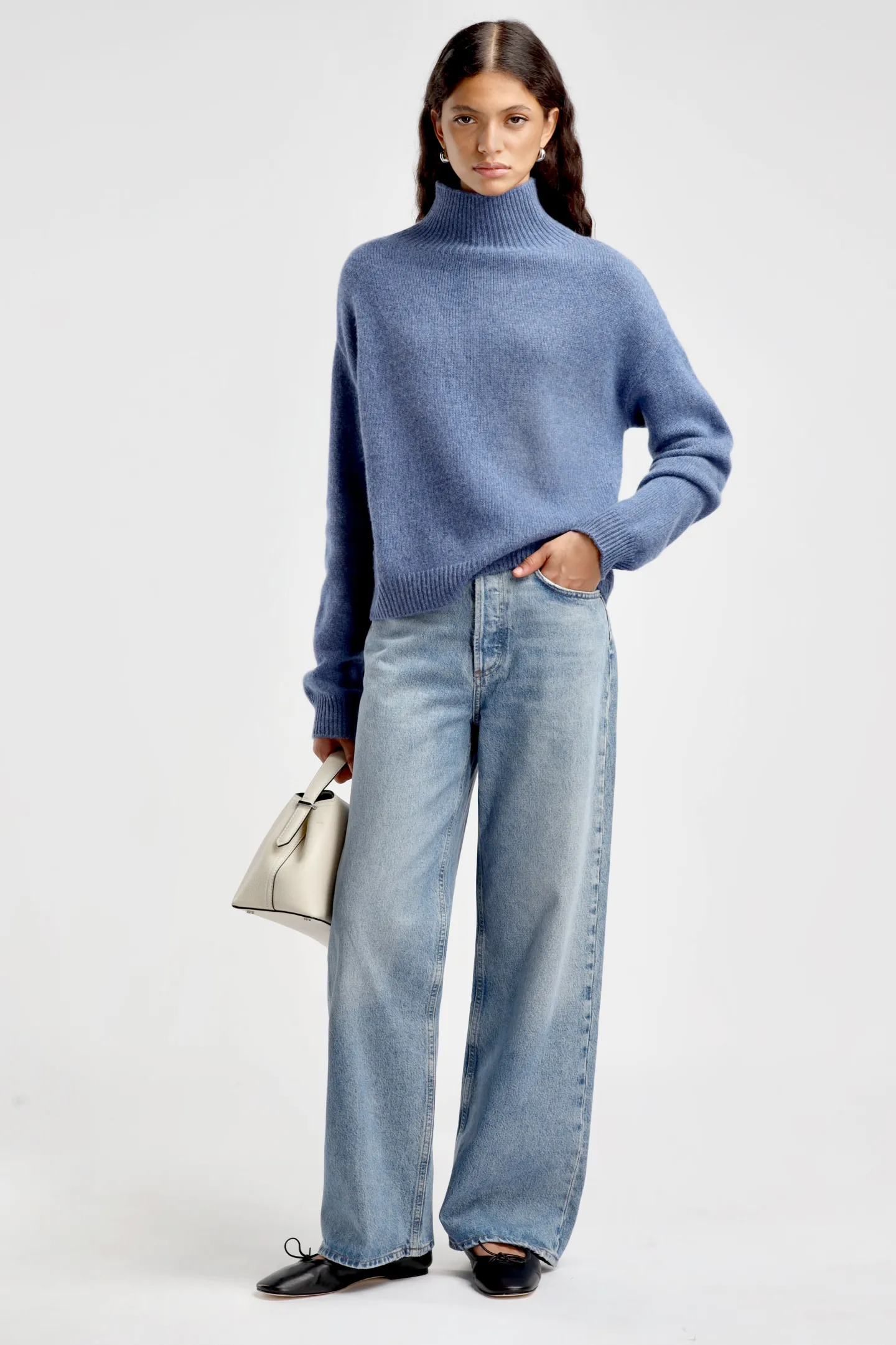 pullover_jardin_in_smoke__1.webp Ladneri Pullover<Pullover Jardin in Smoke Blue
