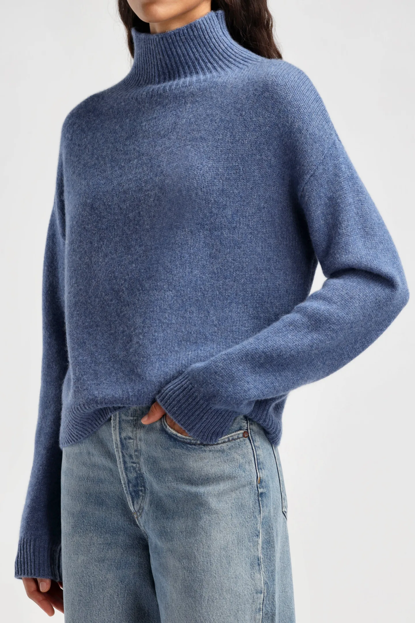 pullover_jardin_in_smoke__2.webp Ladneri Pullover<Pullover Jardin in Smoke Blue
