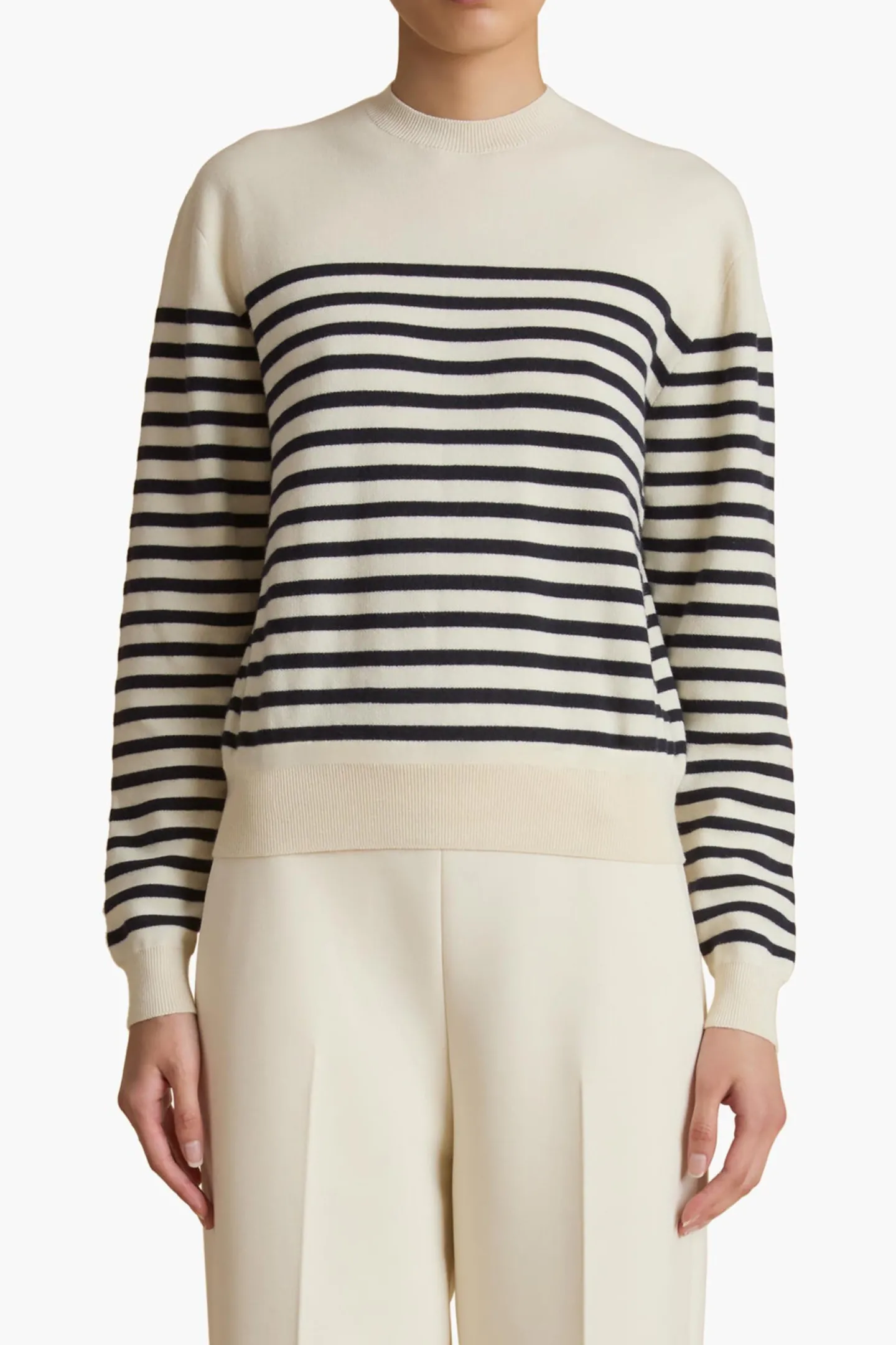 pullover_viola_in_glazemi_1.webp Khaite Pullover<Pullover Viola in Glaze/Midnight Navy