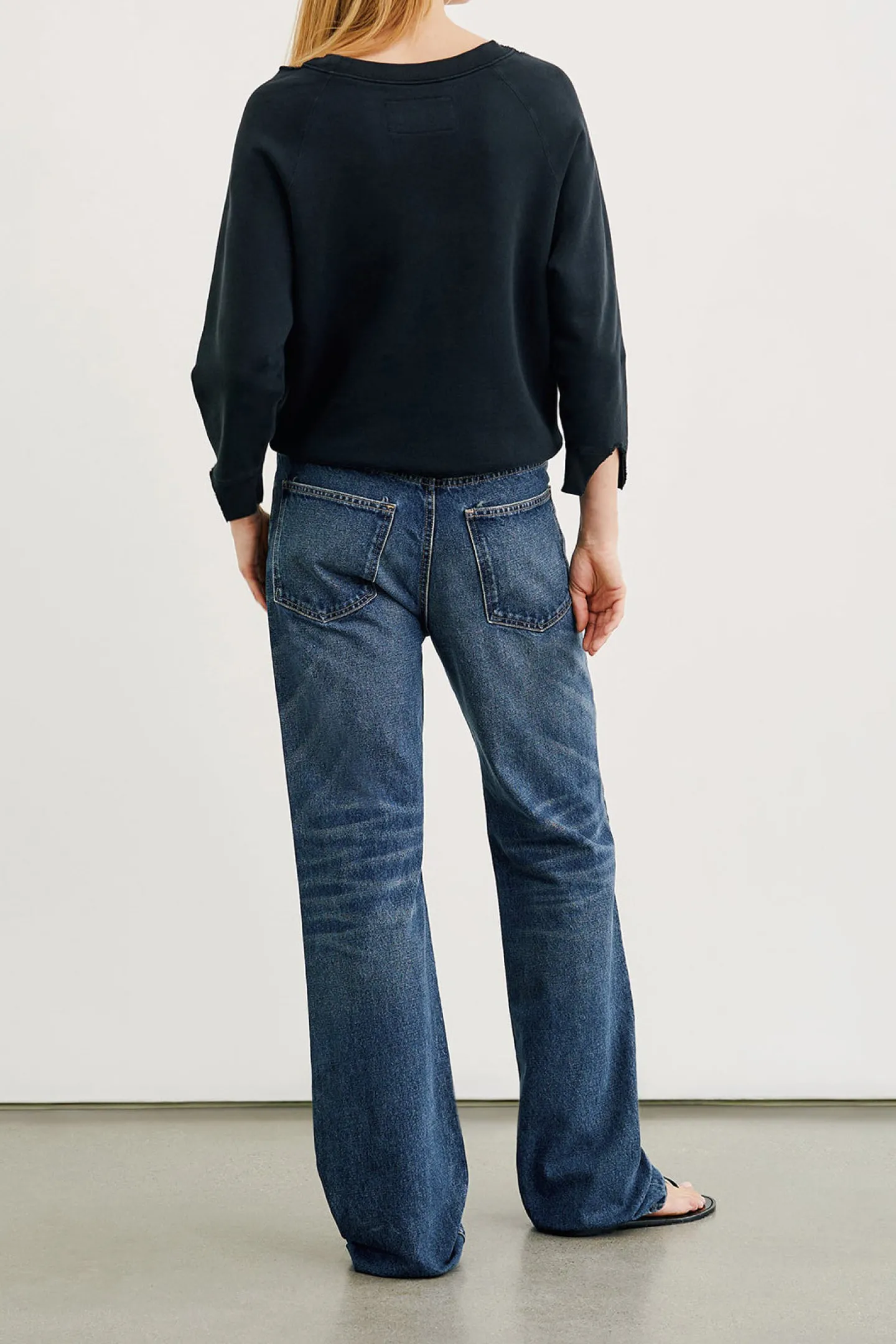 sweatshirt_luka_in_washed_3.webp Nili Lotan Hoodies & Sweatshirts<Sweatshirt Luka in Washed Black