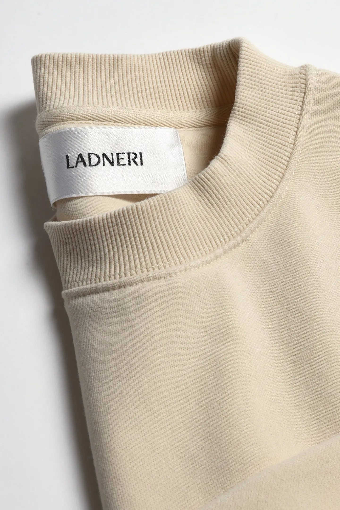 sweatshirt_montmartre_in__6.webp Ladneri Hoodies & Sweatshirts<Sweatshirt Montmartre in Bleached Sand