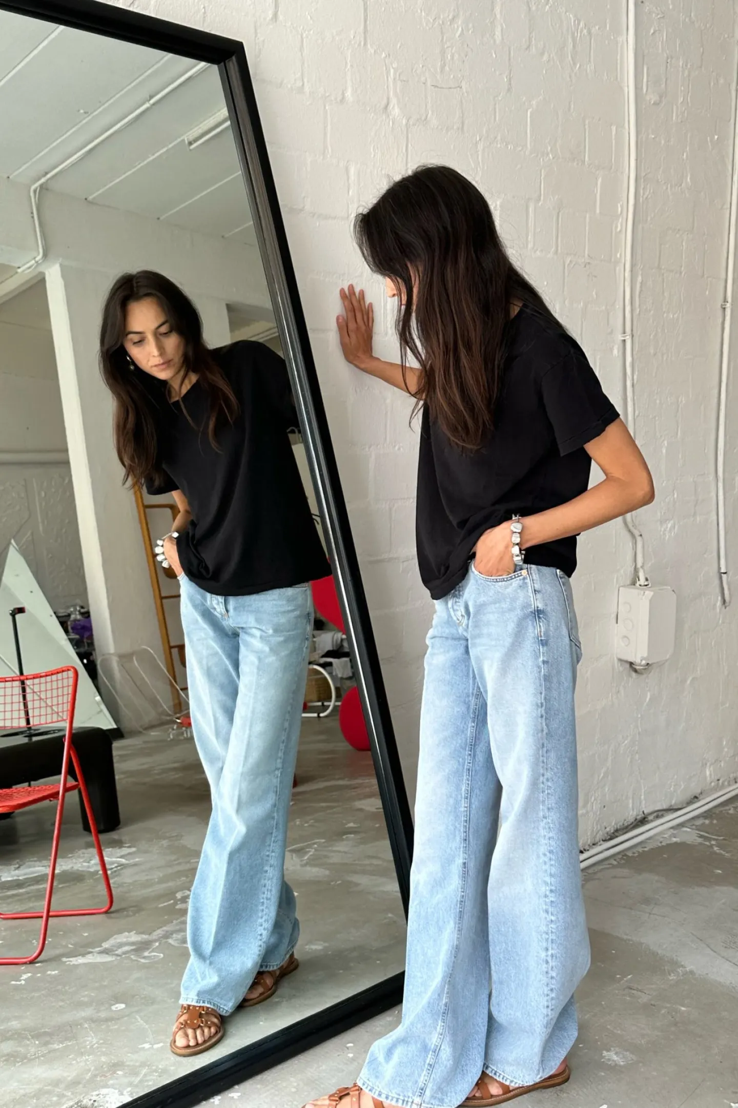 tshirt_brady_in_washed_bl_2.webp Nili Lotan Shirts, Tank Tops & Longsleeves<T-Shirt Brady in Washed Black