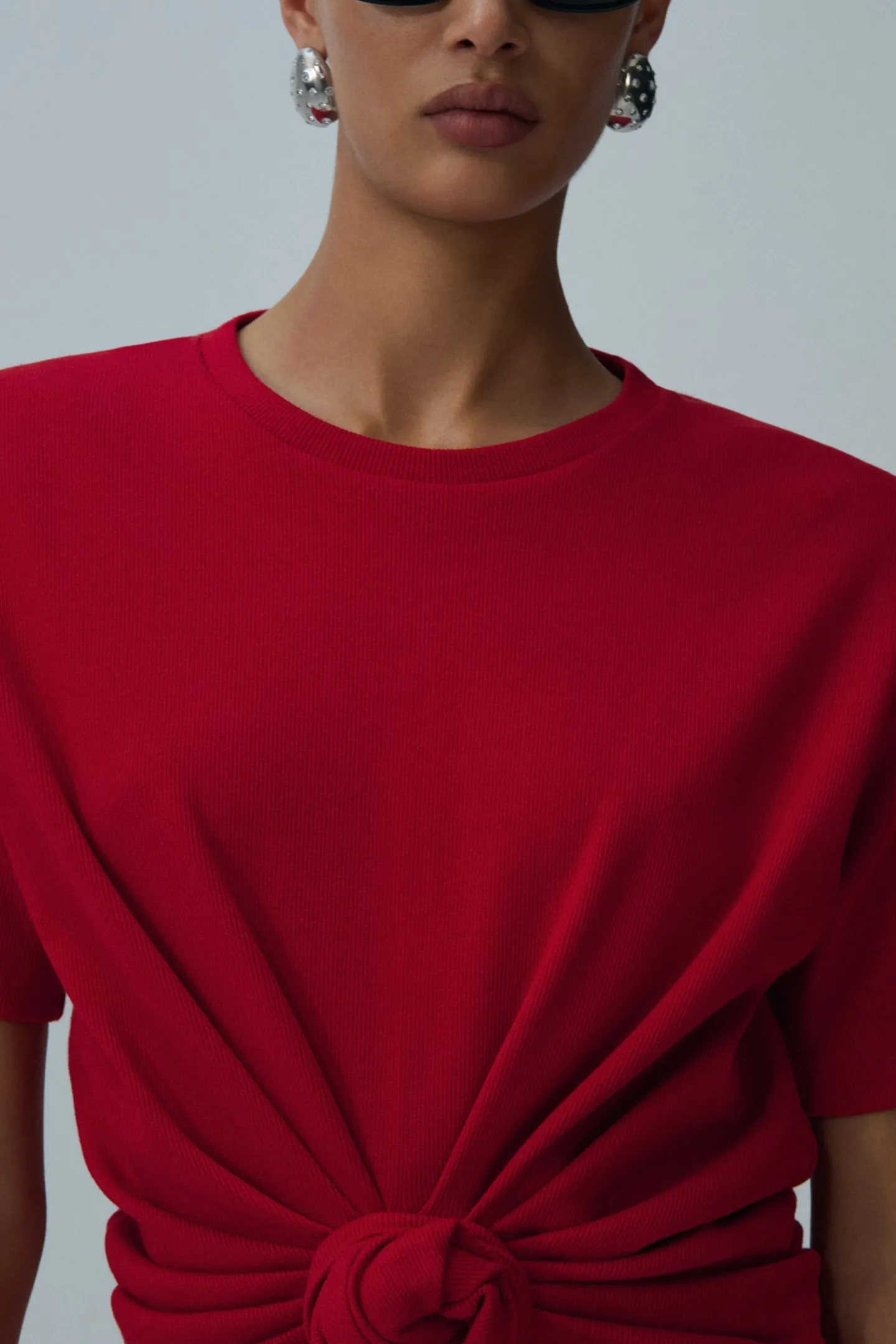 tshirt_knotted_in_rot_1.webp Magda Butrym Shirts, Tank Tops & Longsleeves<T-Shirt Knotted in Rot