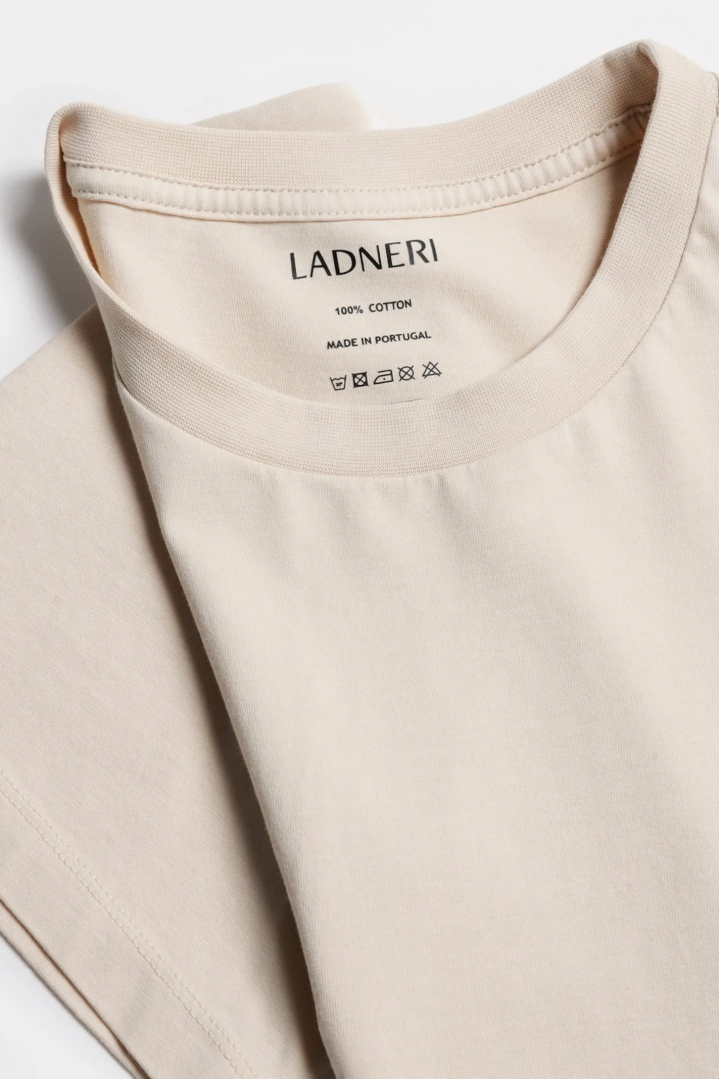 tshirt_le_mont_in_bleache_7.webp Ladneri Shirts, Tank Tops & Longsleeves<T-Shirt Le Mont in Bleached Sand