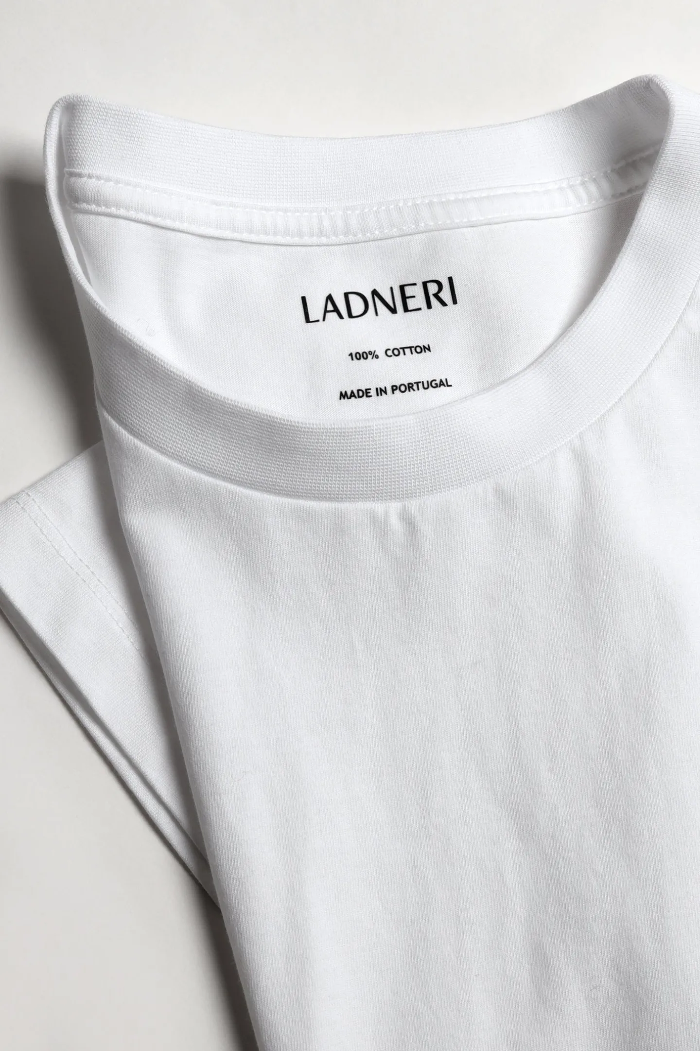 tshirt_le_mont_in_wei_7.webp Ladneri Shirts, Tank Tops & Longsleeves<T-Shirt Le Mont in Weiß