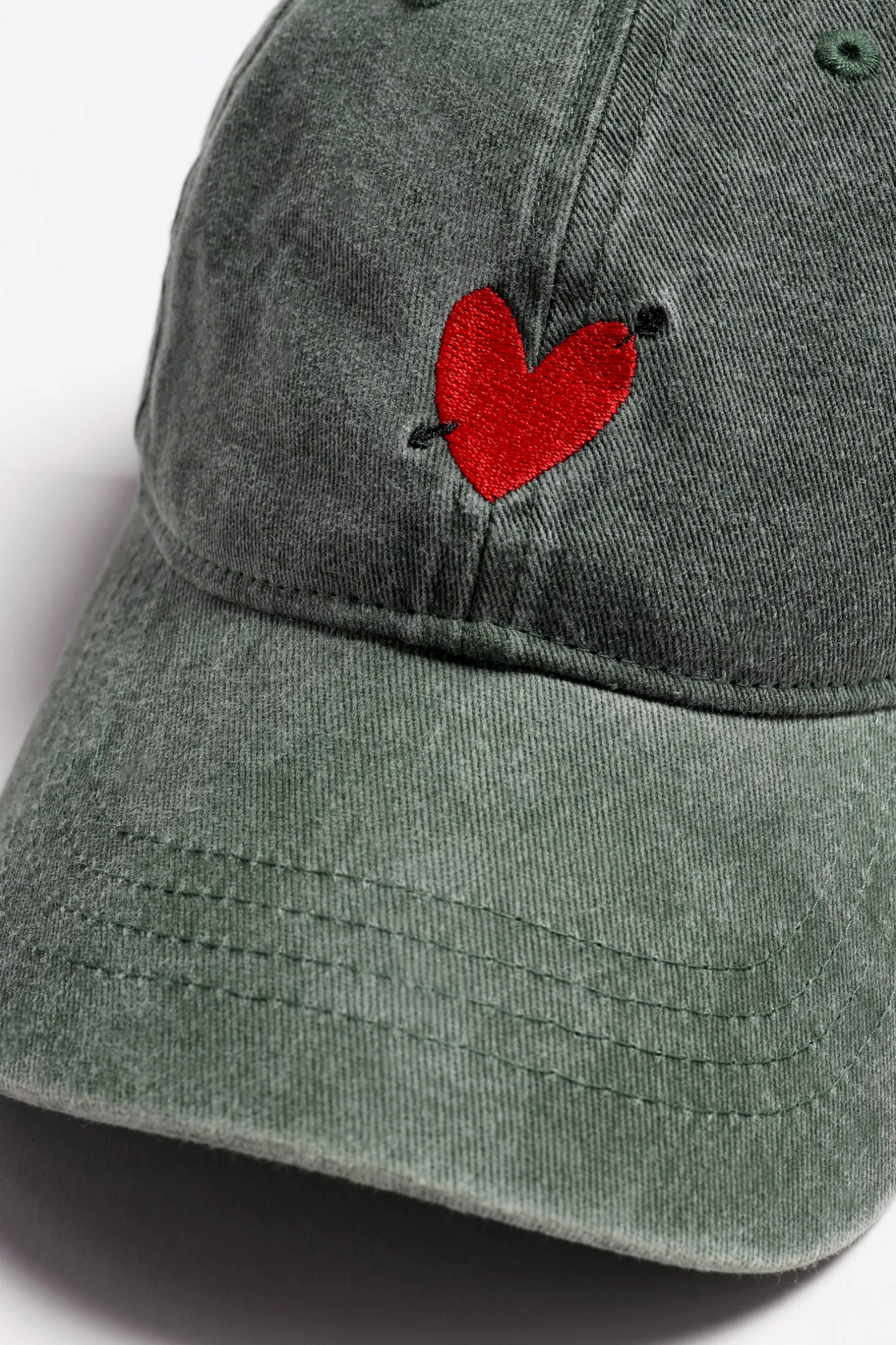 cap_heart_in_washed_green_4.webp Anita Hass Caps & Mützen<Cap 'Heart' in Washed Green