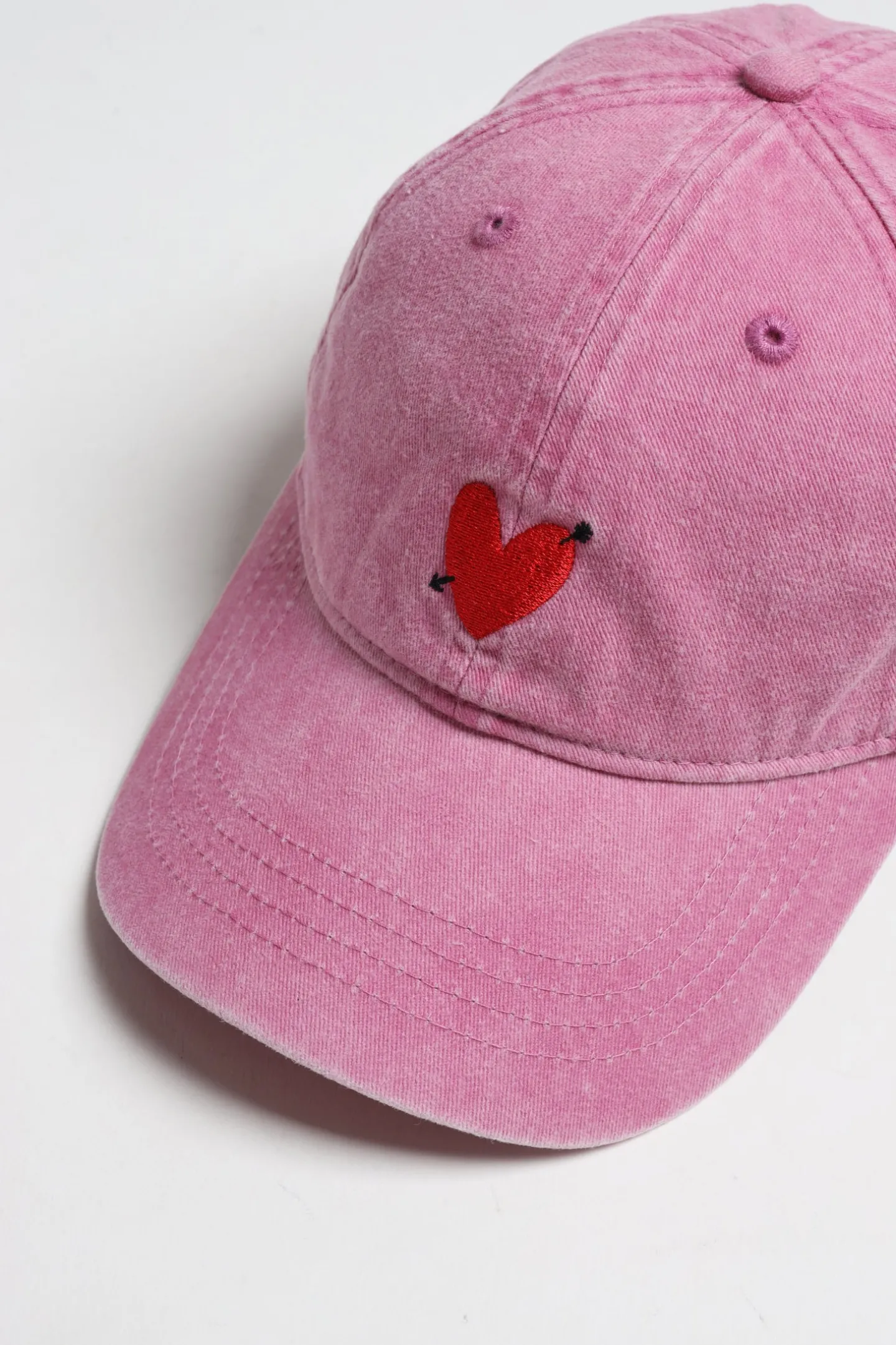 cap_heart_in_washed_pink_3.webp Anita Hass Caps & Mützen<Cap 'Heart' in Washed Pink