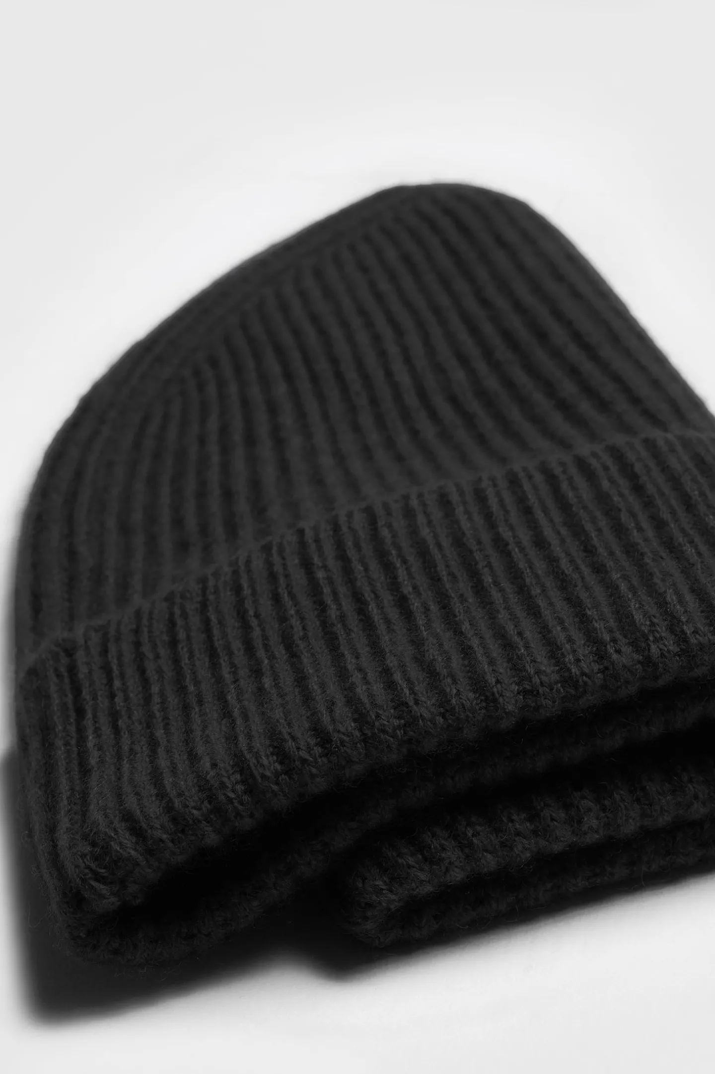 mtze_st_moritz_in_velvet__2.webp Ladneri Caps & Mützen<Mütze St. Moritz in Velvet Black
