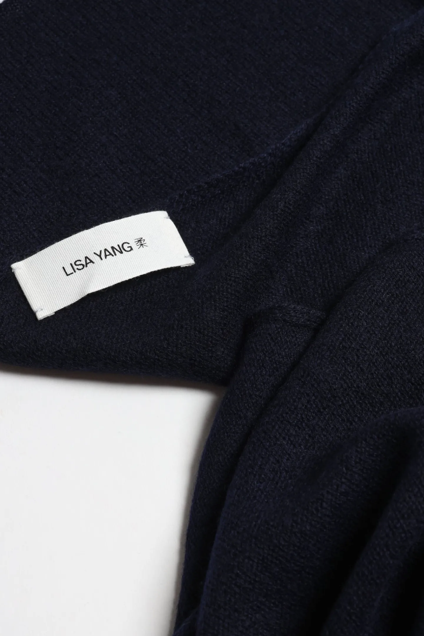 schal_paris_in_navy_4.webp Lisa Yang Schals & Tücher<Schal Paris in Navy