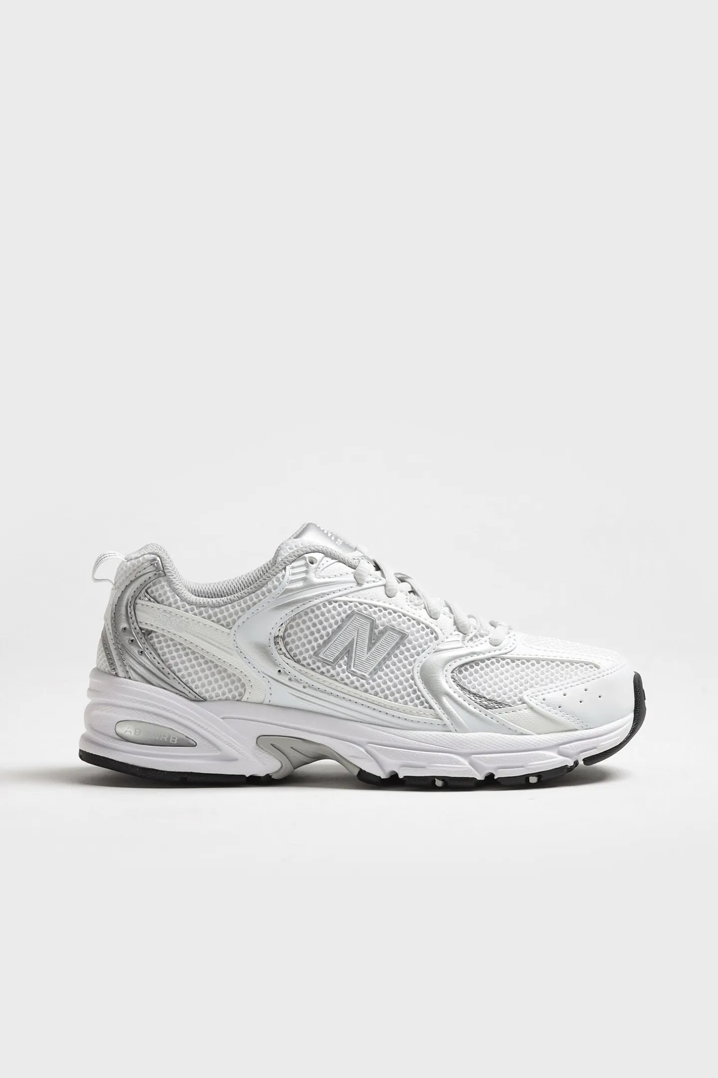 sneaker__in_nb_whitesilve_0.webp New Balance Sneaker | Retro<Sneaker 530 in NB White/Silver Metallic