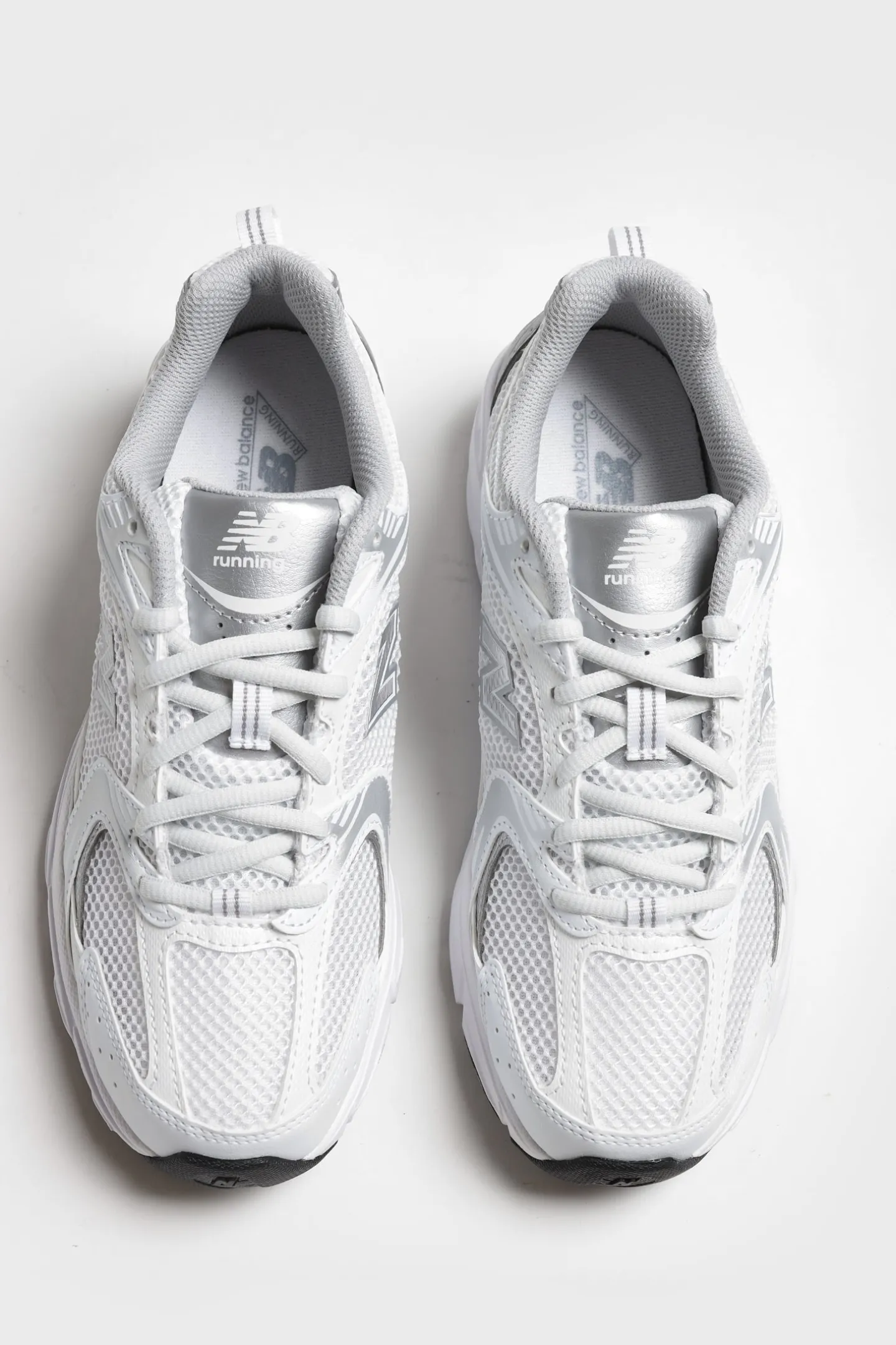 sneaker__in_nb_whitesilve_2.webp New Balance Sneaker | Retro<Sneaker 530 in NB White/Silver Metallic