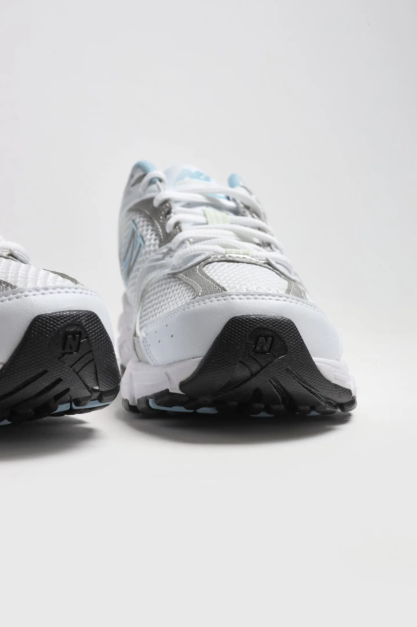sneaker__in_whitesilver_m_3.webp New Balance Sneaker | Low Top<Sneaker 530 in White/Silver Metallic