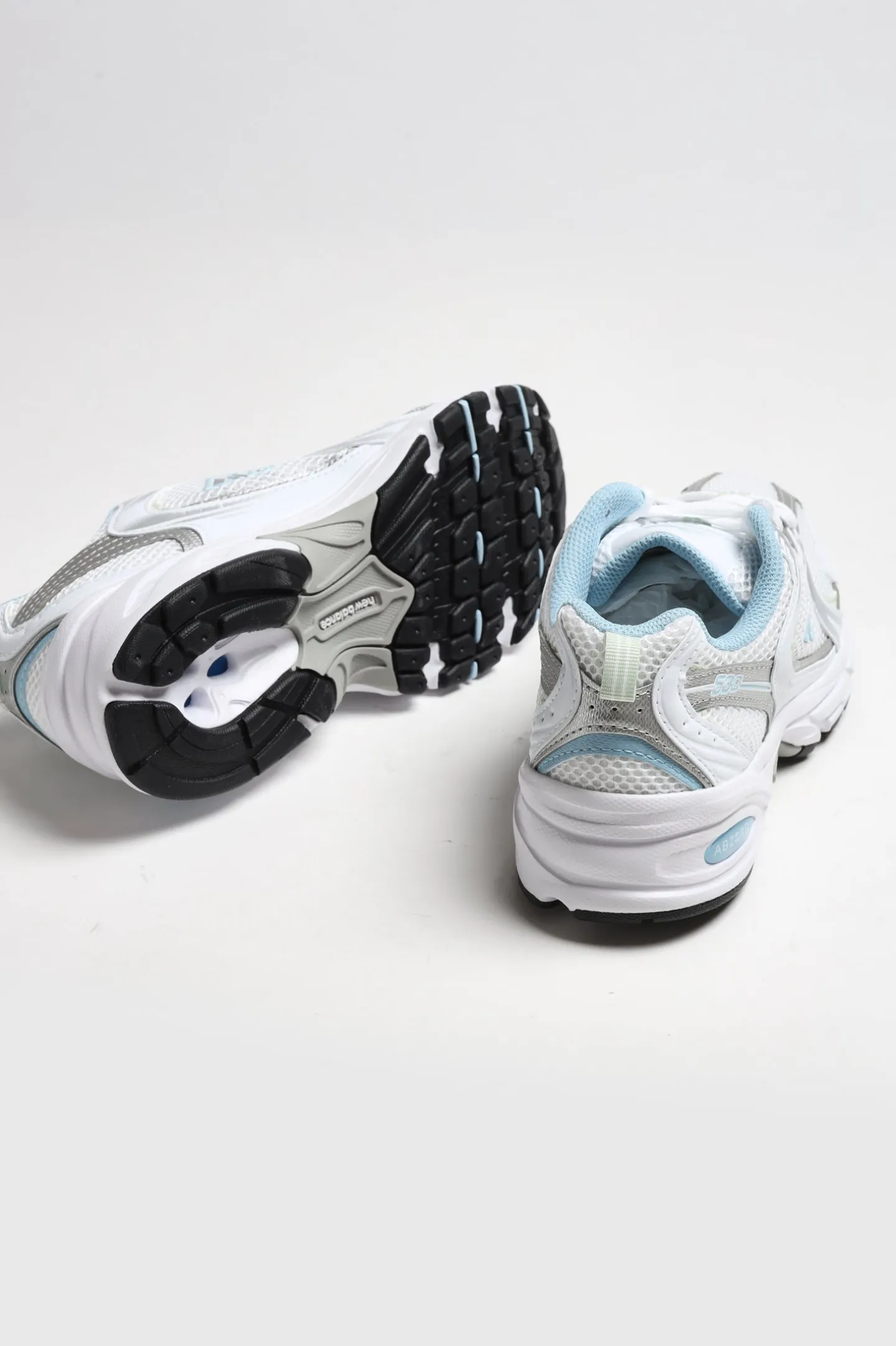 sneaker__in_whitesilver_m_4.webp New Balance Sneaker | Low Top<Sneaker 530 in White/Silver Metallic