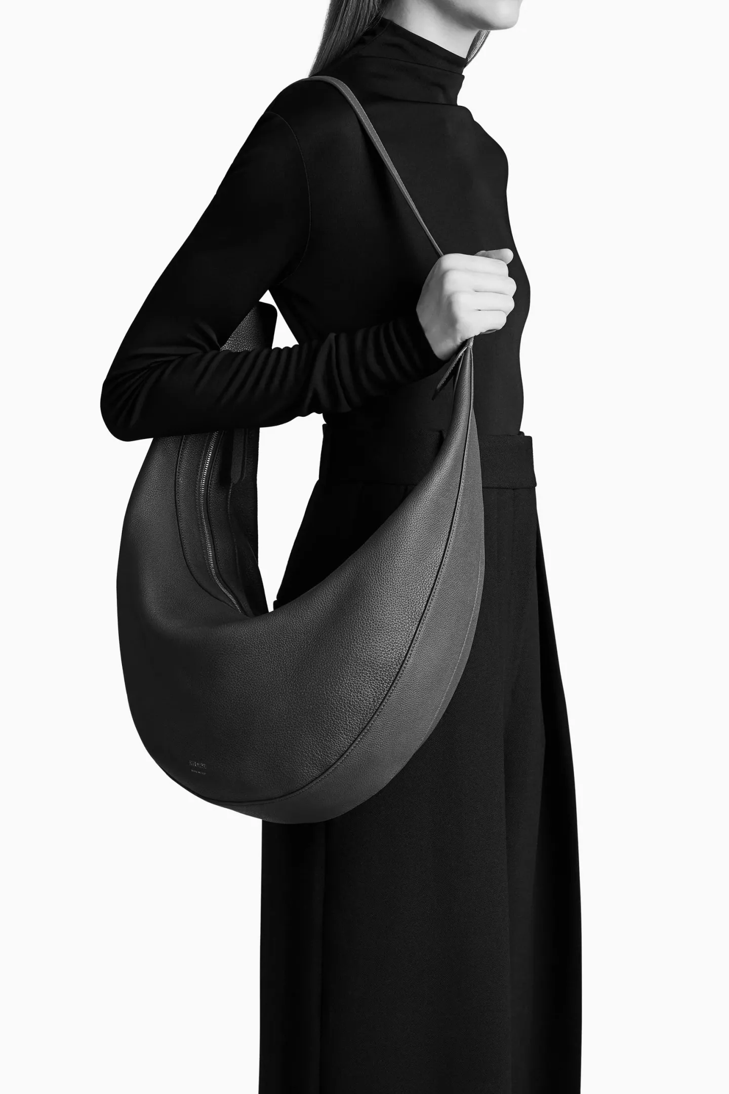 tasche_augustina_hobo_in__1-1.webp Khaite Schultertaschen<Tasche Augustina Hobo in Dark Brown