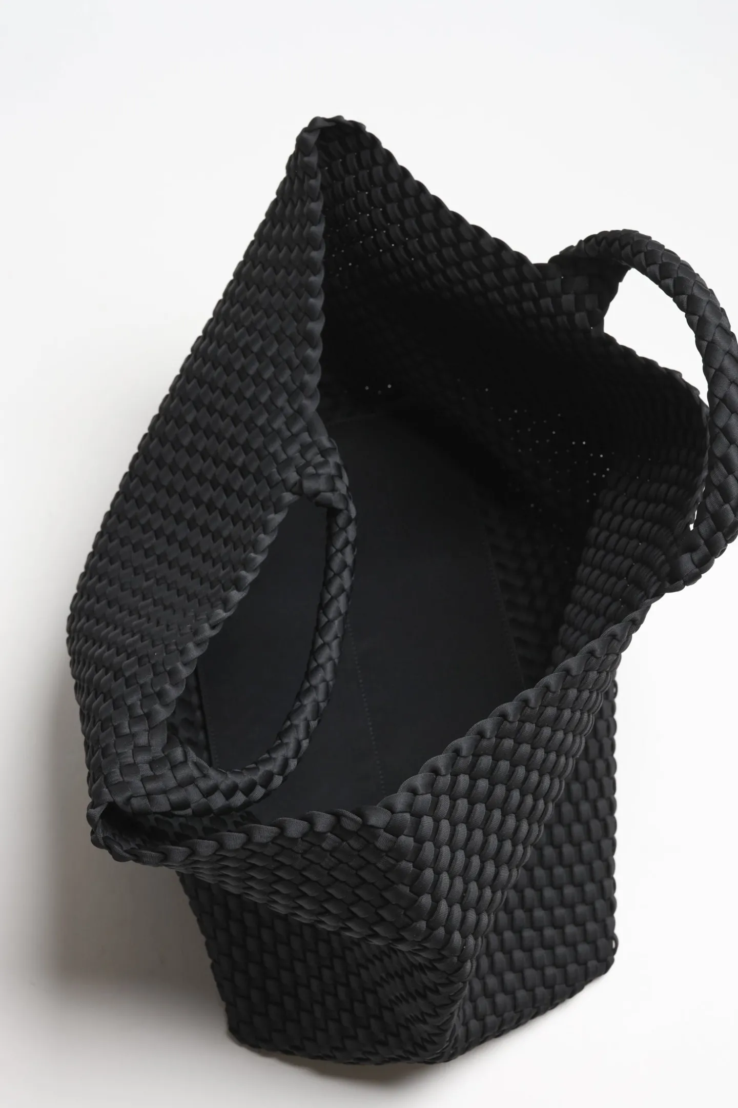 tasche_st_barths_large_in_4-3.webp Naghedi Shopper | Schultertaschen<Tasche St. Barths Large in Onyx